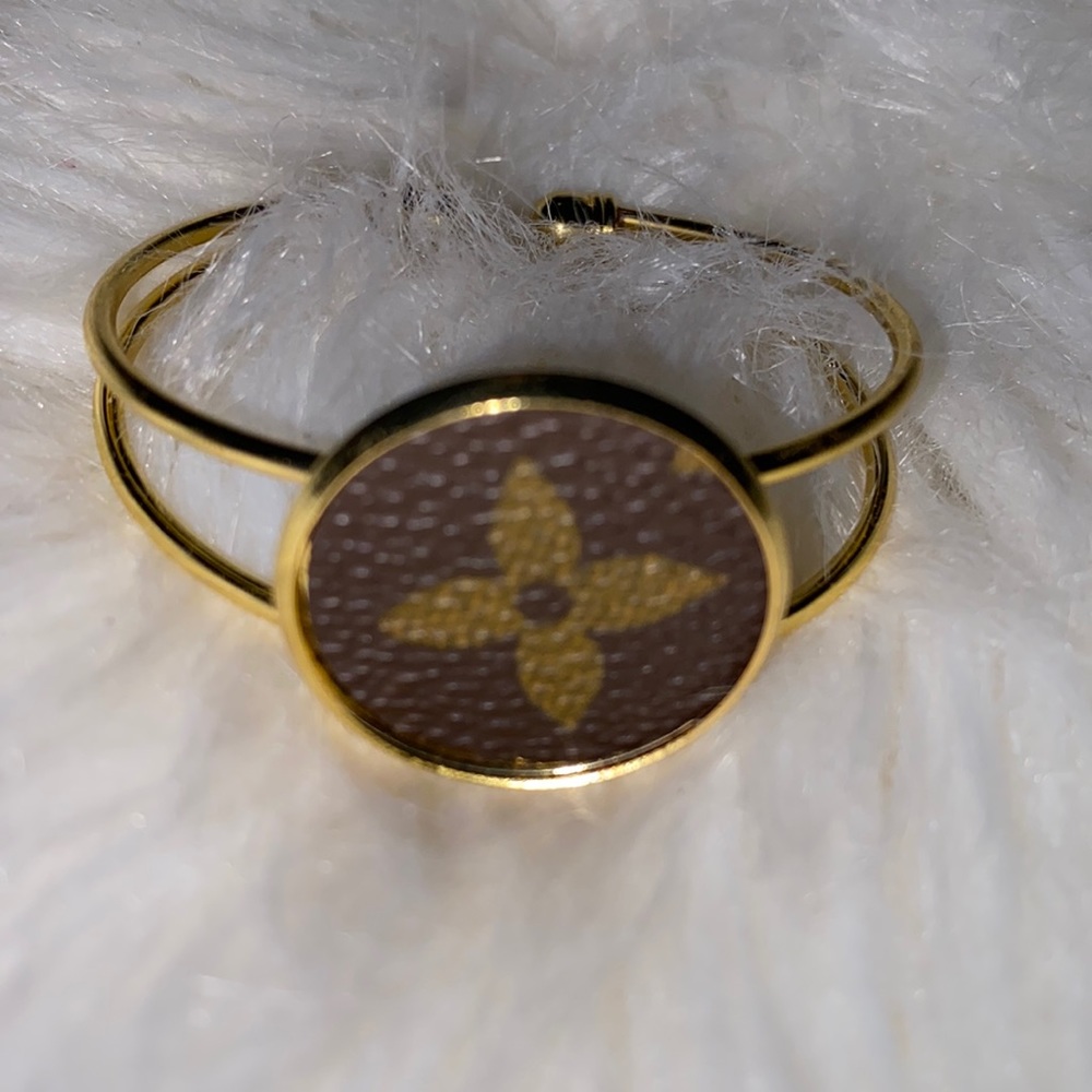 Upcycled gold Lv cuff bracelet Entrupy verification included… - Picture 3 of 3